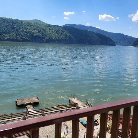 Casa Ana Serena Ieşelniţa Exteriér fotografie