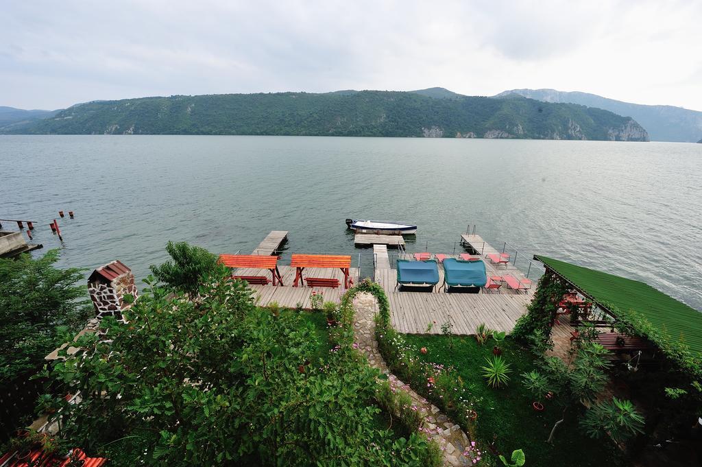 Casa Ana Serena Ieşelniţa Exteriér fotografie