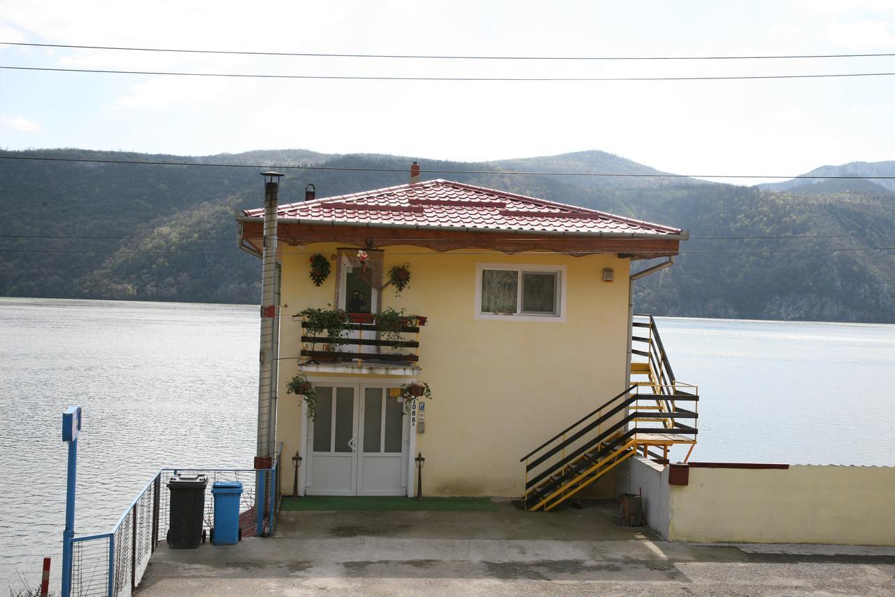 Casa Ana Serena Ieşelniţa Exteriér fotografie