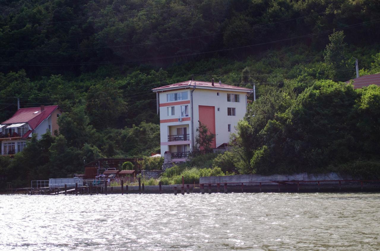 Casa Ana Serena Ieşelniţa Exteriér fotografie