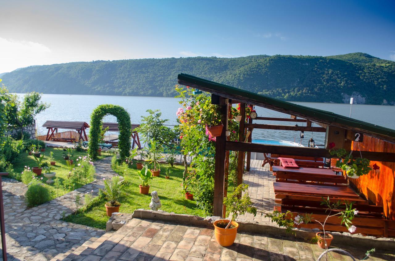 Casa Ana Serena Ieşelniţa Exteriér fotografie