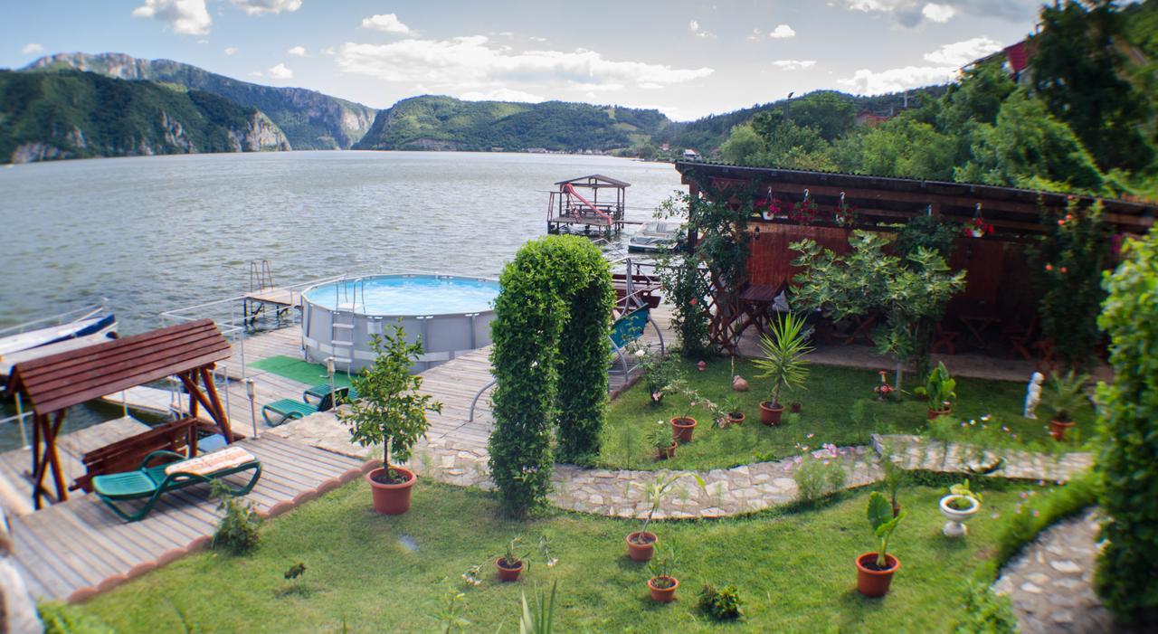 Casa Ana Serena Ieşelniţa Exteriér fotografie