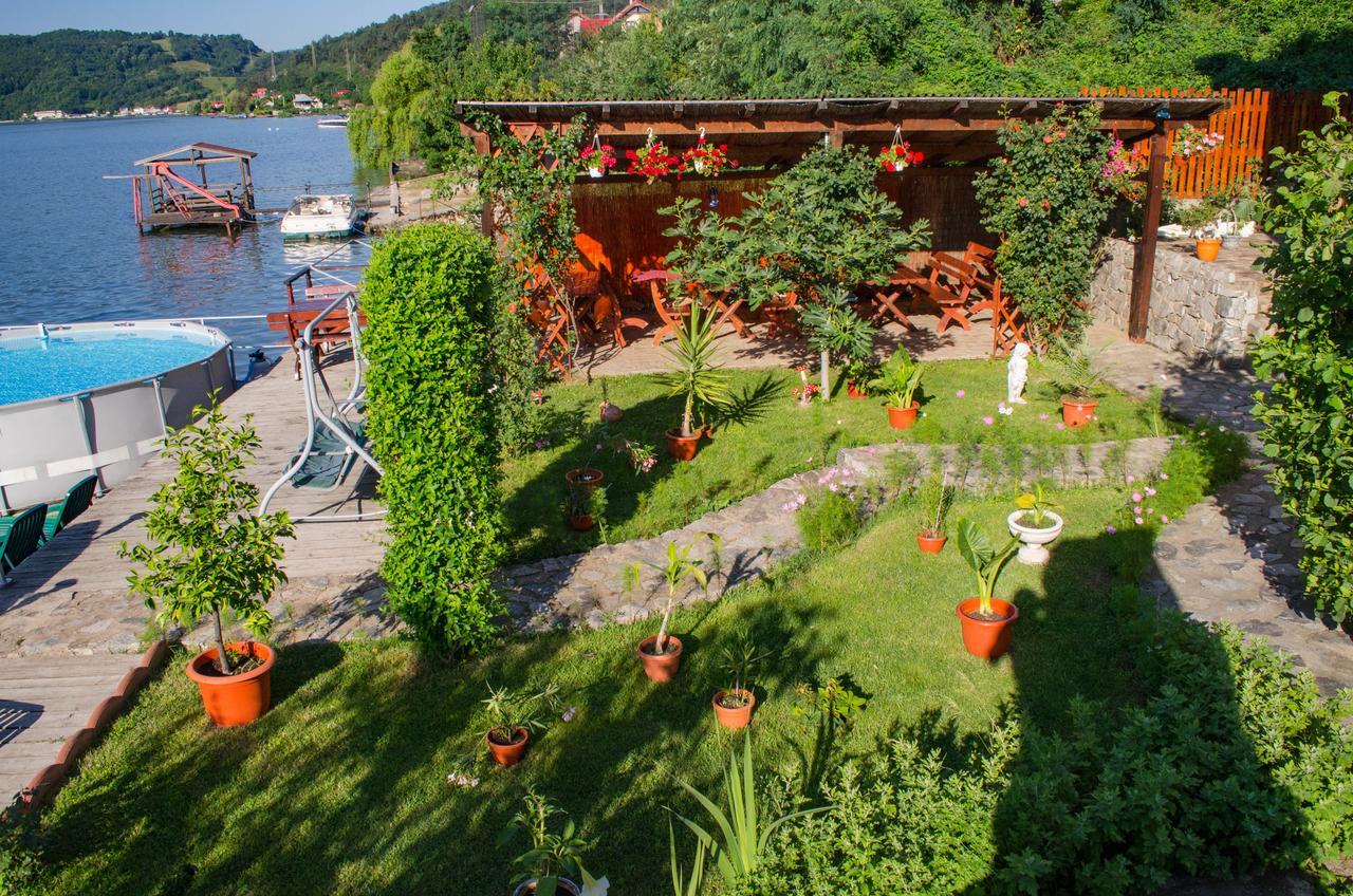 Casa Ana Serena Ieşelniţa Exteriér fotografie