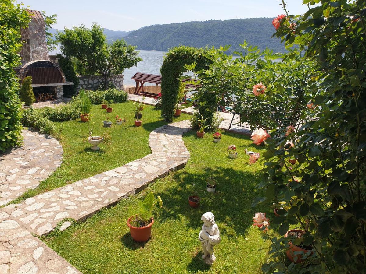 Casa Ana Serena Ieşelniţa Exteriér fotografie